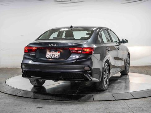 Used 2023 Kia Forte LXS w/ LXS Technology Package FWD image 4