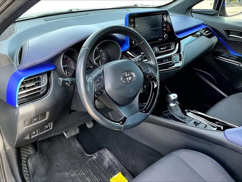Used 2022 Toyota C-HR XLE image 17