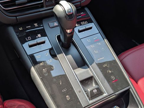 Used 2025 Porsche Macan S AWD/4WD image 19
