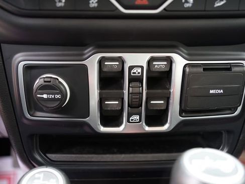 Used 2019 Jeep Wrangler Unlimited Sahara w/ Quick Order Package 24M Moab AWD/4WD image 15
