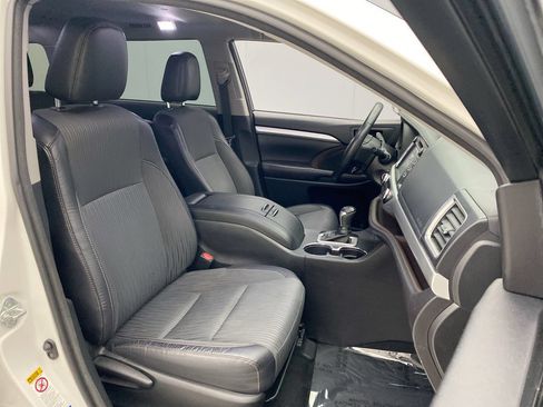 Used 2018 Toyota Highlander Plus AWD/4WD image 22