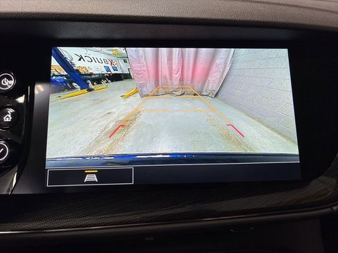 Used 2023 Buick Envision Essence image 19