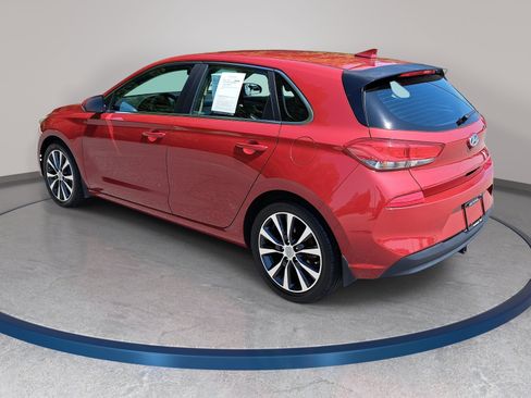 Used 2018 Hyundai Elantra GT FWD image 7