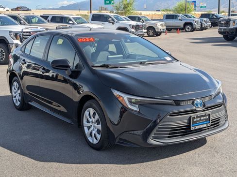 Used 2024 Toyota Corolla LE FWD image 7