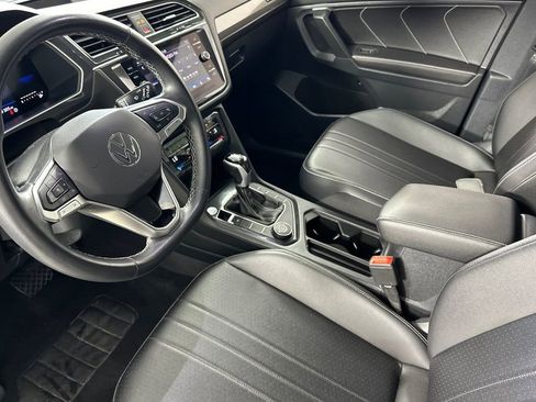 Used 2024 Volkswagen Tiguan SE image 10