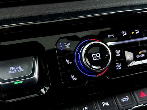 Used 2025 GMC Sierra 2500 AT4 w/ AT4 Premium Plus Package image 25