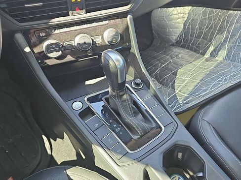 Used 2021 Volkswagen Jetta SE FWD image 11