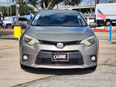 Used 2015 Toyota Corolla LE FWD image 2