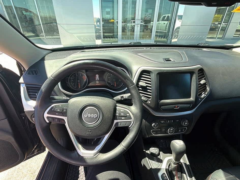 Used 2016 Jeep Cherokee Trailhawk w/ Comfort/Convenience Group AWD/4WD image 25