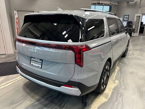 Used 2025 Kia Carnival EX FWD image 35