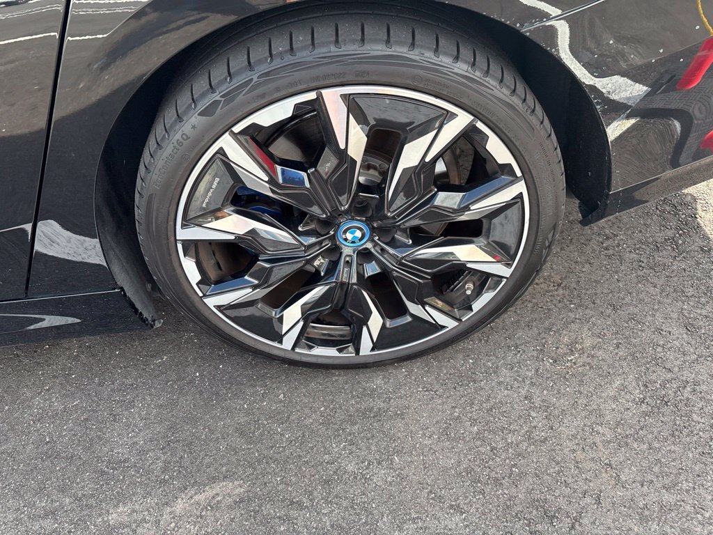 Used 2024 BMW i5 M60 w/ Premium Package AWD/4WD image 7
