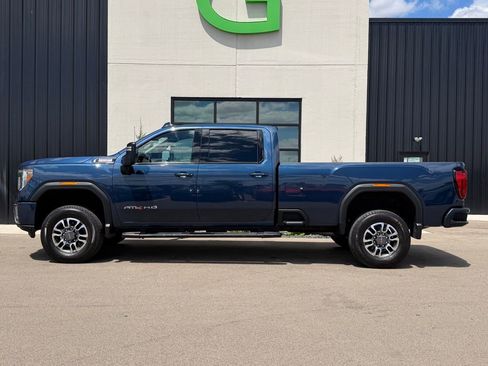 Used 2021 GMC Sierra 2500 AT4 w/ AT4 Preferred Package AWD/4WD image 2
