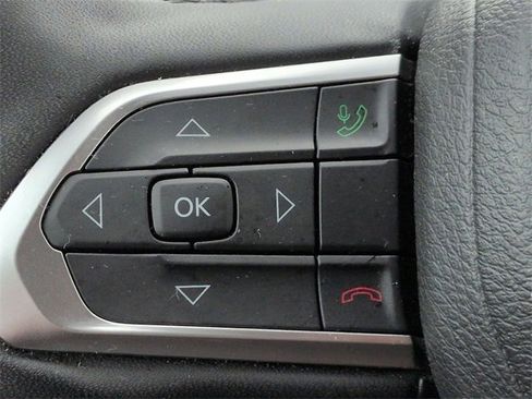 Certified 2023 Jeep Compass Limited image 19