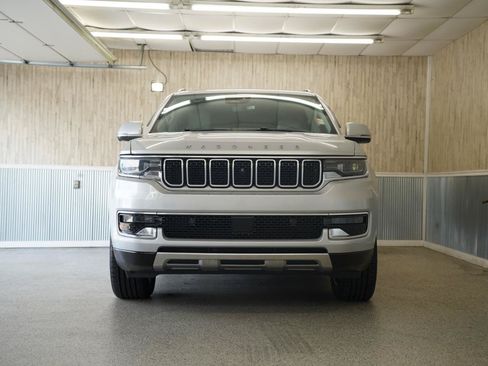 Used 2022 Jeep Wagoneer Series III w/ Convenience Group I AWD/4WD image 2