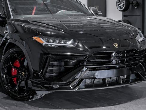 Used 2023 Lamborghini Urus Performante image 2