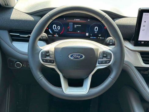 Used 2026 Ford Explorer Active AWD/4WD image 13