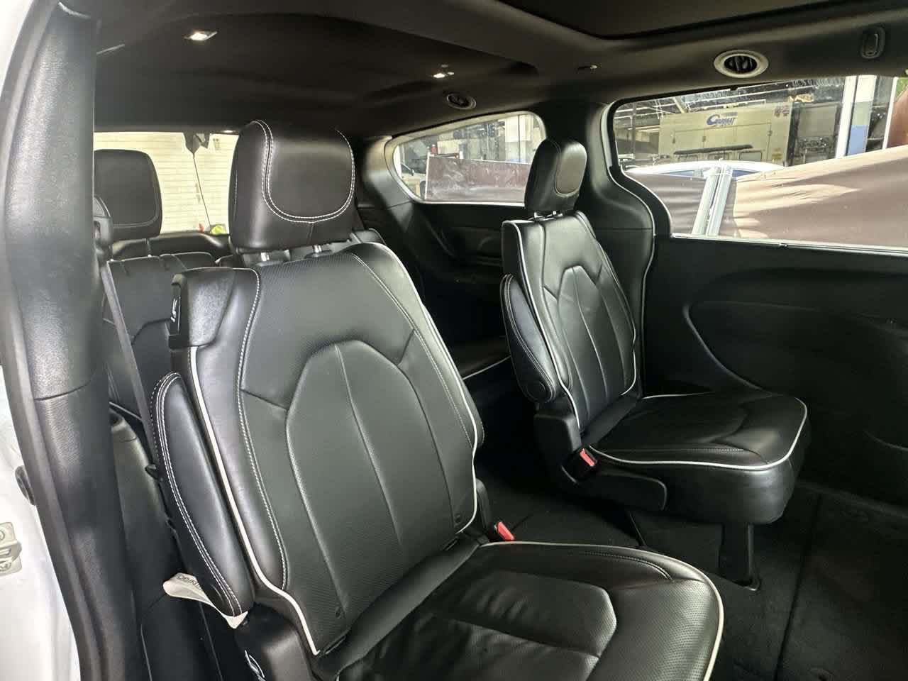 Used 2026 Chrysler Pacifica Limited w/ S Appearance Package FWD image 26