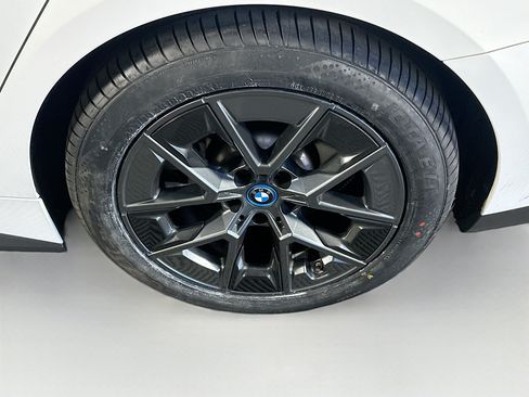 Used 2023 BMW i4 eDrive35 RWD image 11