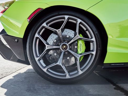 Used 2025 Lamborghini Revuelto image 30