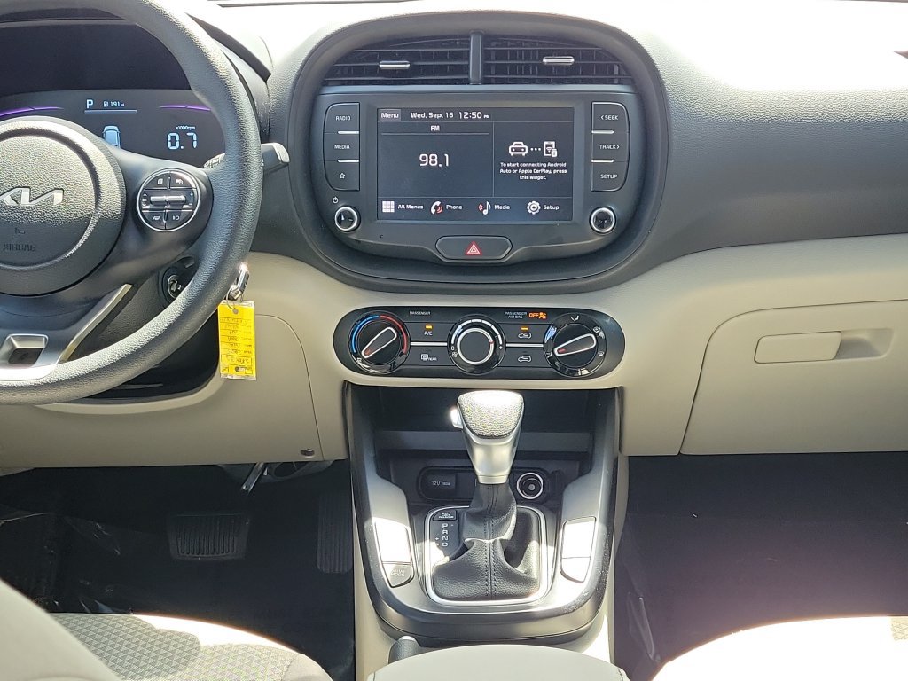 Used 2025 Kia Soul LX w/ LX Technology Package FWD image 15