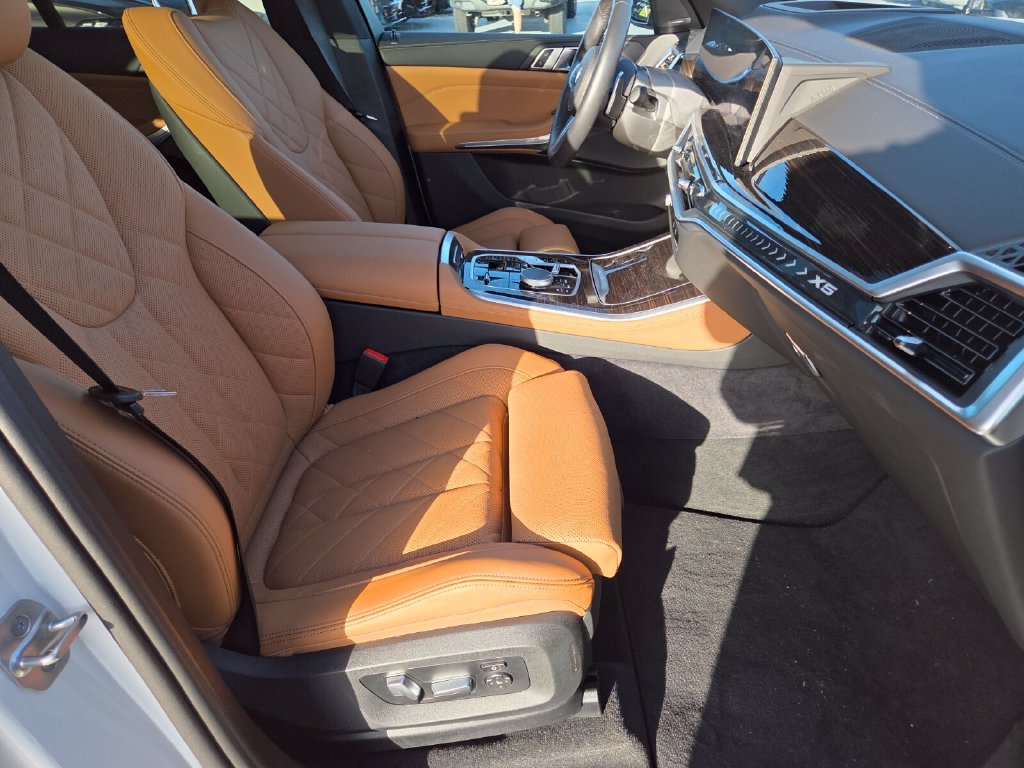 Certified 2025 BMW X5 xDrive50e w/ M Sport Package AWD/4WD image 26