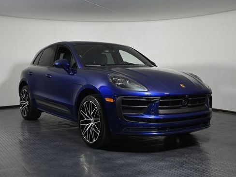Certified 2026 Porsche Macan AWD/4WD image 9
