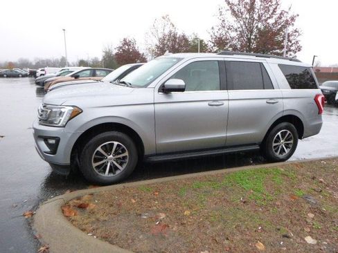 Used 2020 Ford Expedition XLT image 2