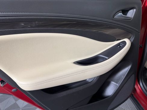 Used 2020 Buick Envision Essence FWD image 26