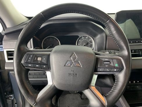 Used 2024 Mitsubishi Outlander SE image 21