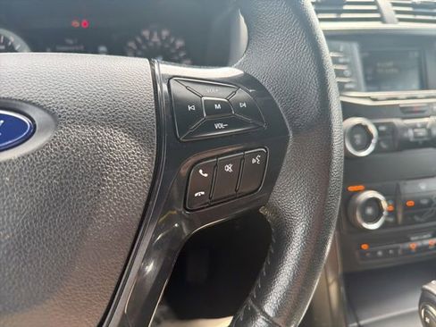 Used 2018 Ford Explorer XLT image 43