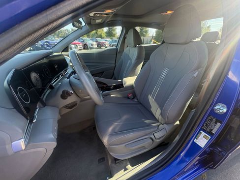 Used 2025 Hyundai Elantra SEL image 37