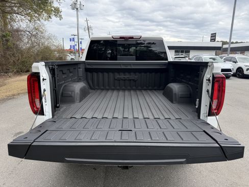 Used 2023 GMC Sierra 1500 AT4 w/ Technology Package image 4