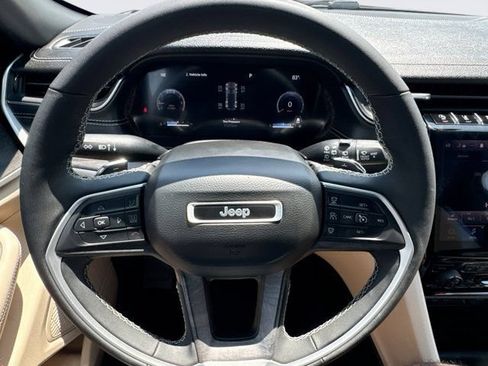 Used 2023 Jeep Grand Cherokee Limited RWD image 18