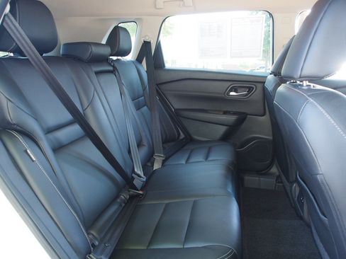 Used 2024 Nissan Rogue SL FWD image 13