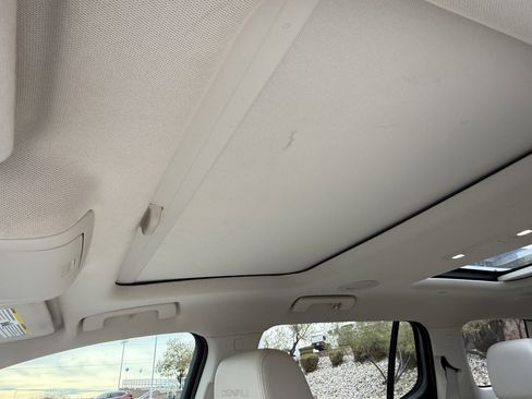 Used 2023 GMC Acadia Denali image 12