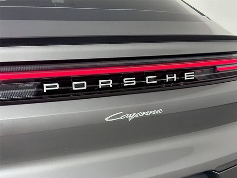 Certified 2024 Porsche Cayenne Coupe AWD/4WD image 17