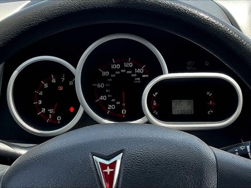Used 2010 Pontiac Vibe w/ Preferred Package FWD image 13