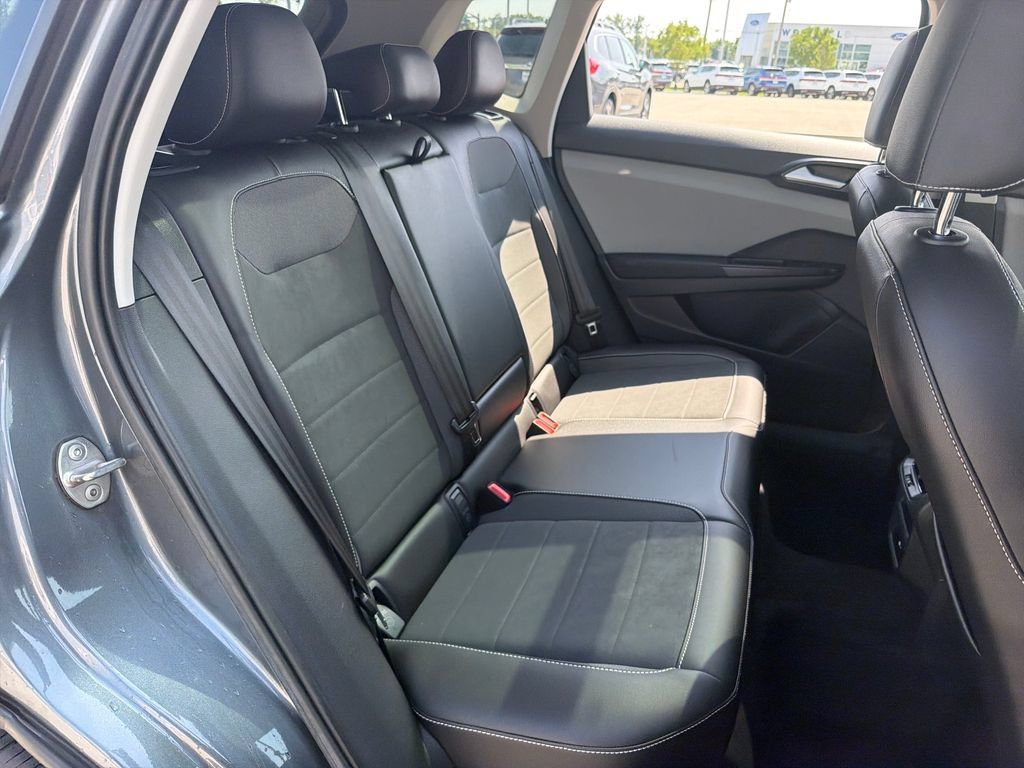 Certified 2023 Volkswagen Taos SE w/ Panoramic Sunroof Package AWD/4WD image 24