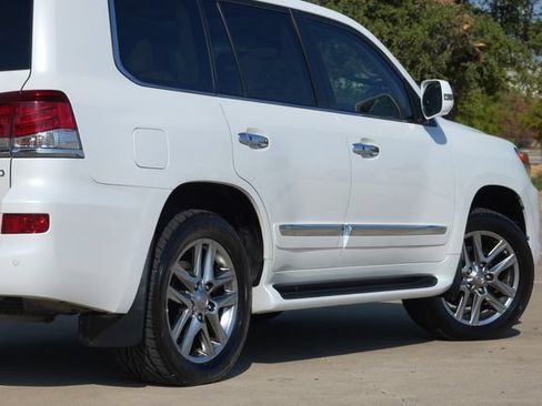 Used 2013 Lexus LX 570 4WD w/ Luxury Pkg w/Pre-crash image 24