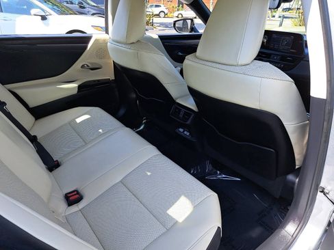 Used 2022 Lexus ES 300h w/ Premium Package FWD image 11