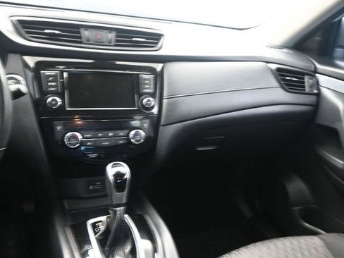 Used 2020 Nissan Rogue SV image 23