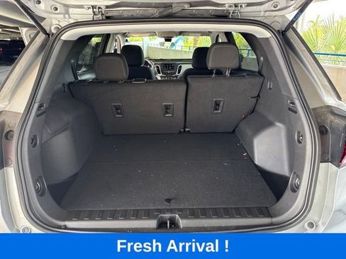 Used 2023 Chevrolet Equinox LS w/ LS Convenience Package FWD image 4