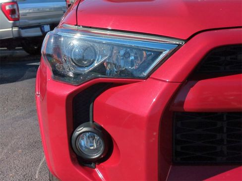 Used 2019 Toyota 4Runner SR5 Premium image 10