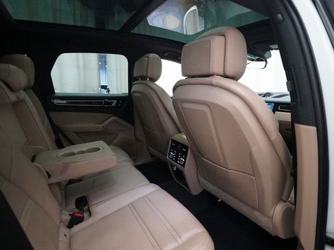 Certified 2019 Porsche Cayenne E-Hybrid image 28