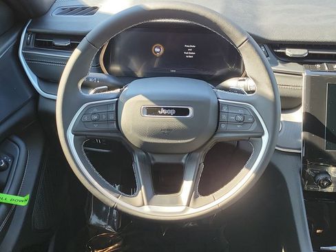 New 2025 Jeep Grand Cherokee Laredo image 12