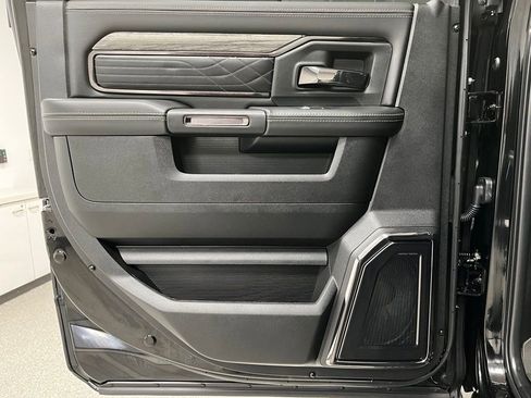 Used 2025 RAM 2500 Limited AWD/4WD image 42
