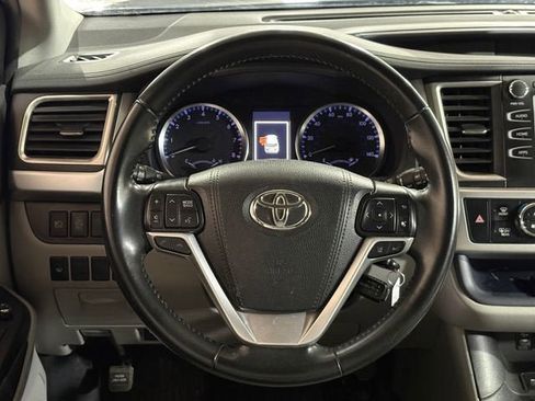 Certified 2019 Toyota Highlander Plus image 19