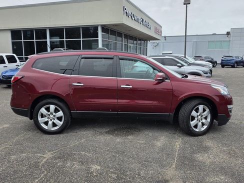Used 2016 Chevrolet Traverse LT w/ Style and Technology Package FWD image 31