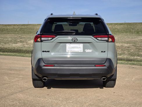 Used 2019 Toyota RAV4 XLE Premium w/ Cold Weather Package image 8