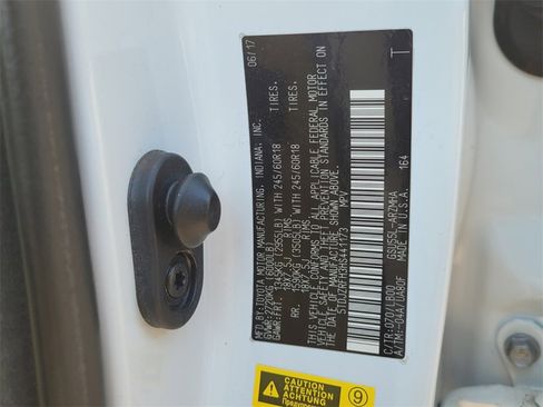 Used 2017 Toyota Highlander XLE image 18